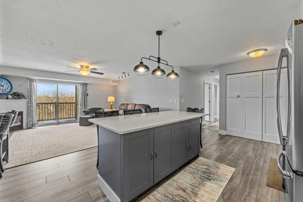 $289,900 | 1321 Lake Drive West, Unit 216, Chanhassen, MN 55317