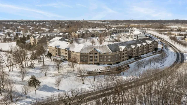 $294,900 | 1321 Lake Drive West, Unit 216, Chanhassen, MN 55317