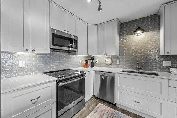 $289,900 | 1321 Lake Drive West, Unit 216, Chanhassen, MN 55317