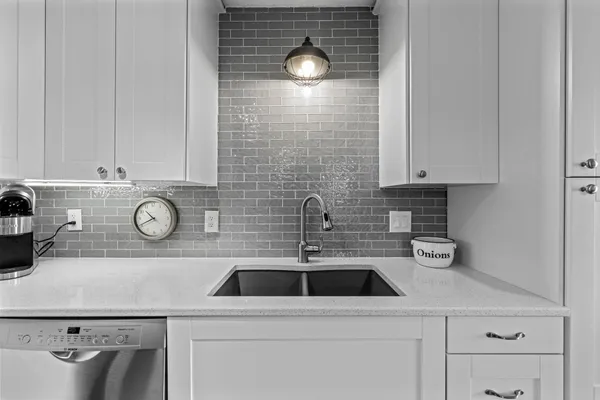 $289,900 | 1321 Lake Drive West, Unit 216, Chanhassen, MN 55317