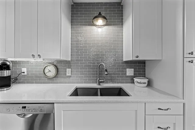 $294,900 | 1321 Lake Drive West, Unit 216, Chanhassen, MN 55317