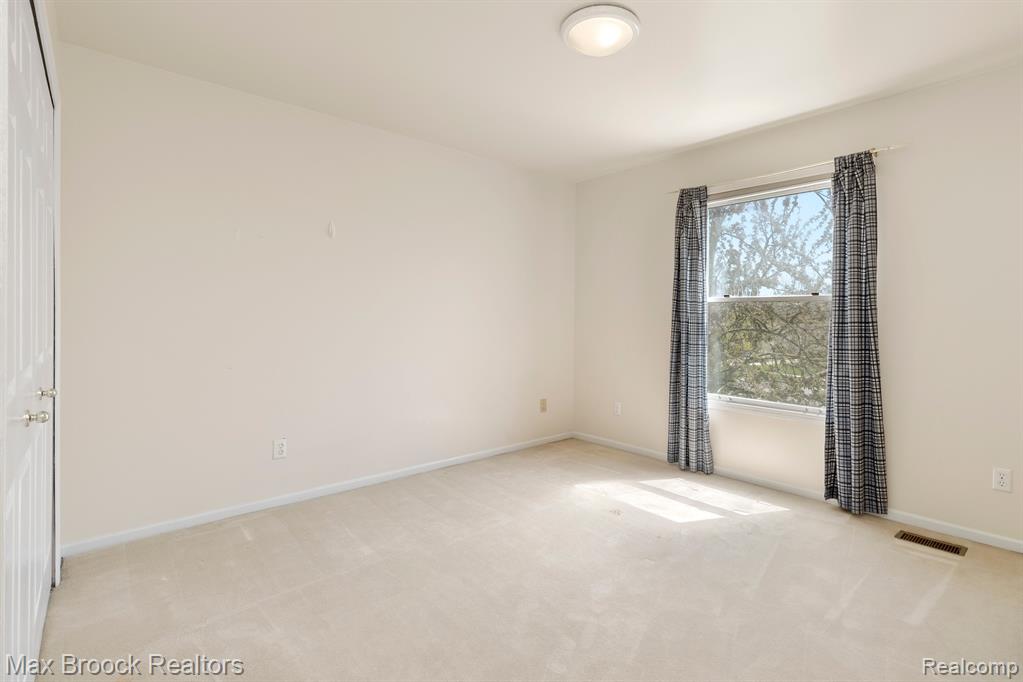 39740 Squire Road Novi, MI 48375 - Photo 27 of 41 Gallery Image 27