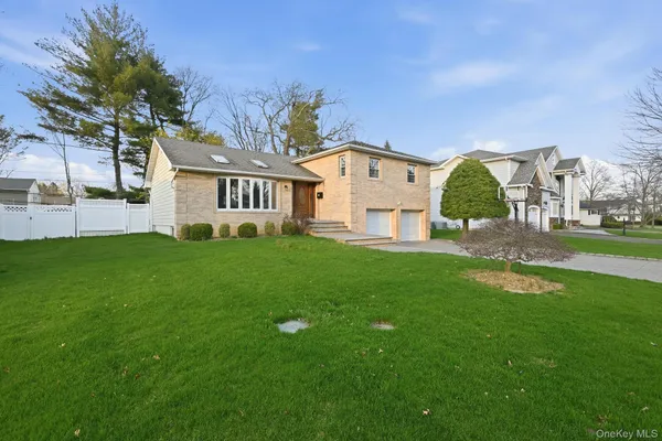 $1,388,888 | 51 Ivy Drive, Jericho, NY 11753