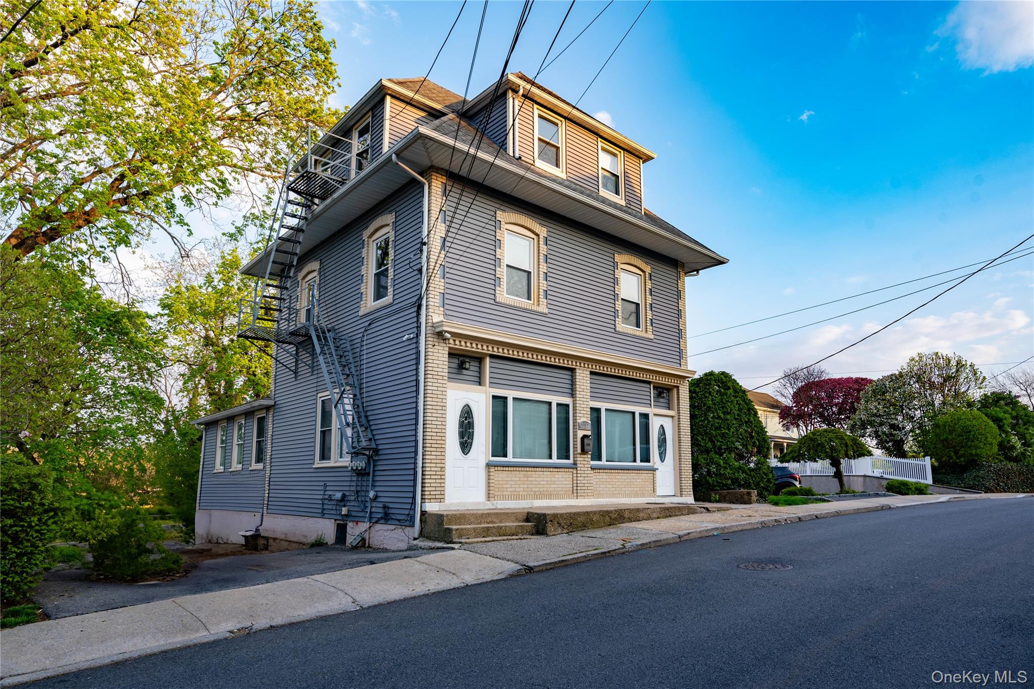 127 Maple Avenue, Unit 2 Rye, NY 10580 - Photo 4 of 17 Side view