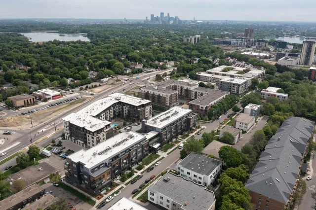 $445,000 | 4013 West 31st Street, Unit 102, St. Louis Park, MN 55416