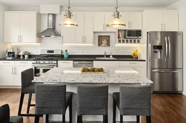 $445,000 | 4013 West 31st Street, Unit 102, St. Louis Park, MN 55416