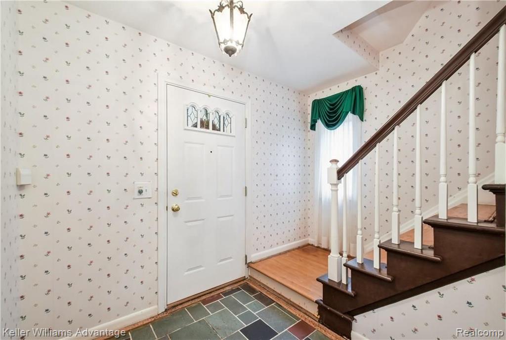 349 Ridgemont Road Grosse Pointe Farms, MI 48236 - Photo 5 of 33