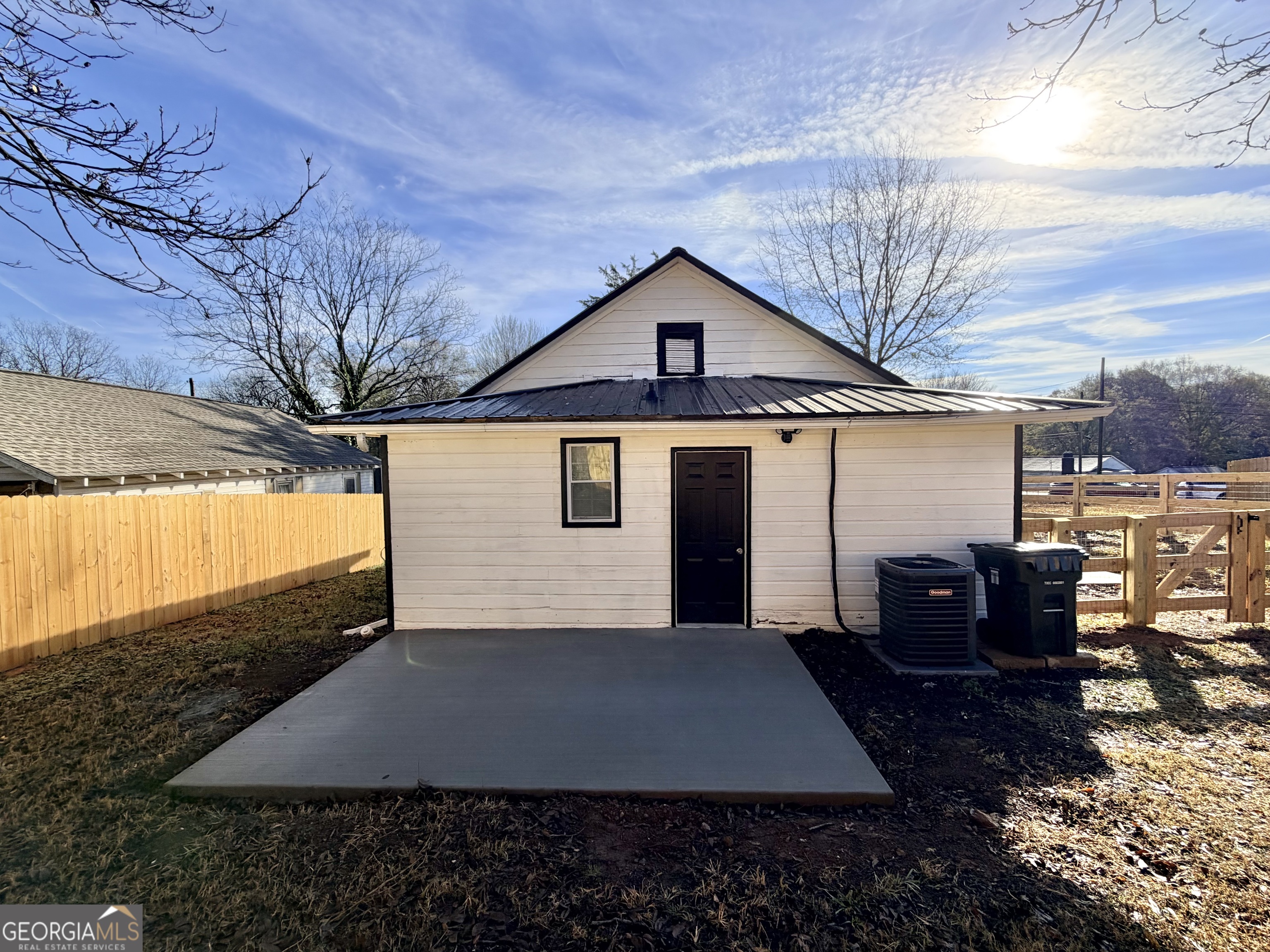 10 Busha Street Toccoa, GA 30577 - Photo 14 of 33 a front view of house with yard