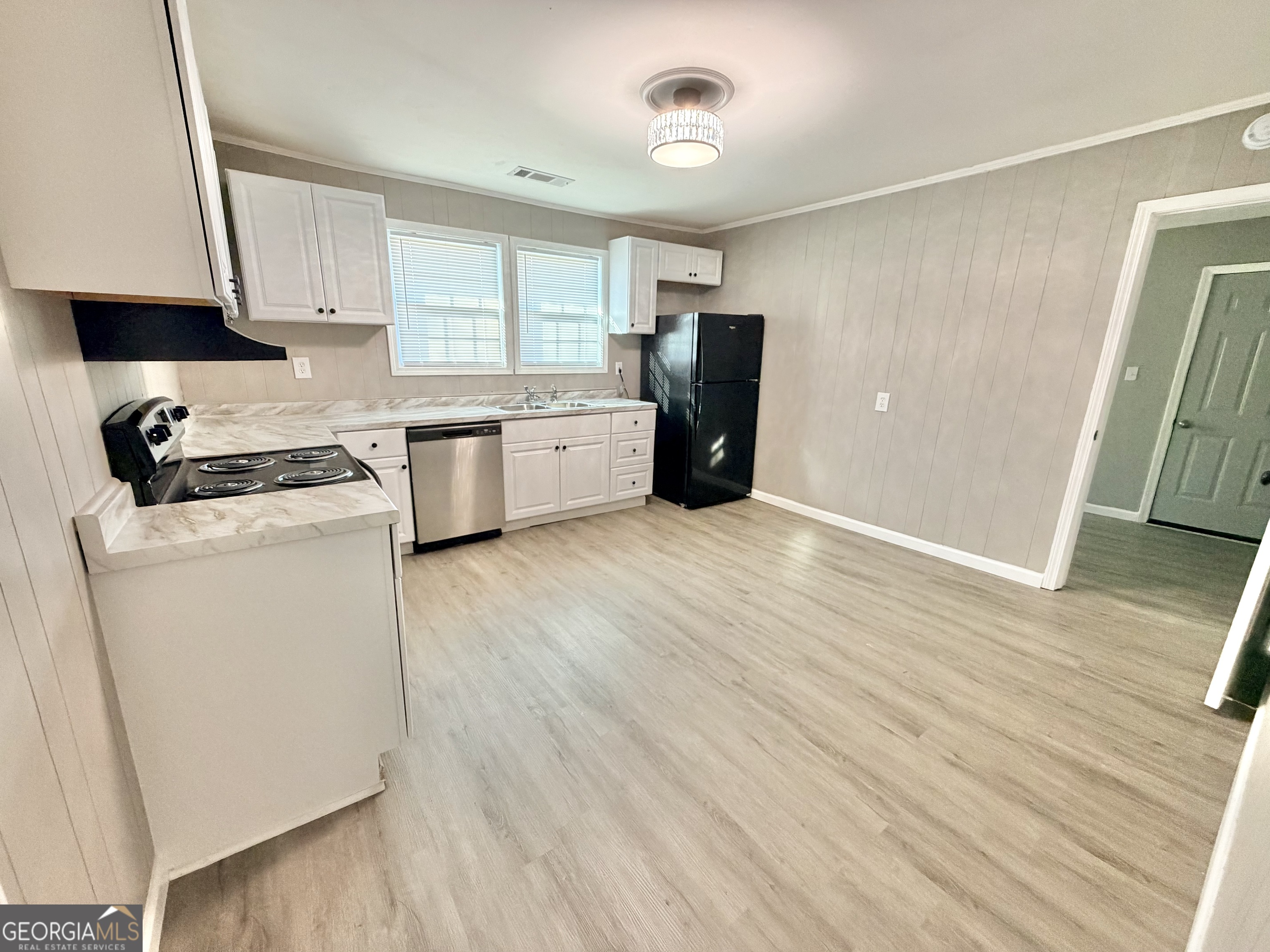 10 Busha Street Toccoa, GA 30577 - Photo 5 of 33 a kitchen with a wooden floor and a stove