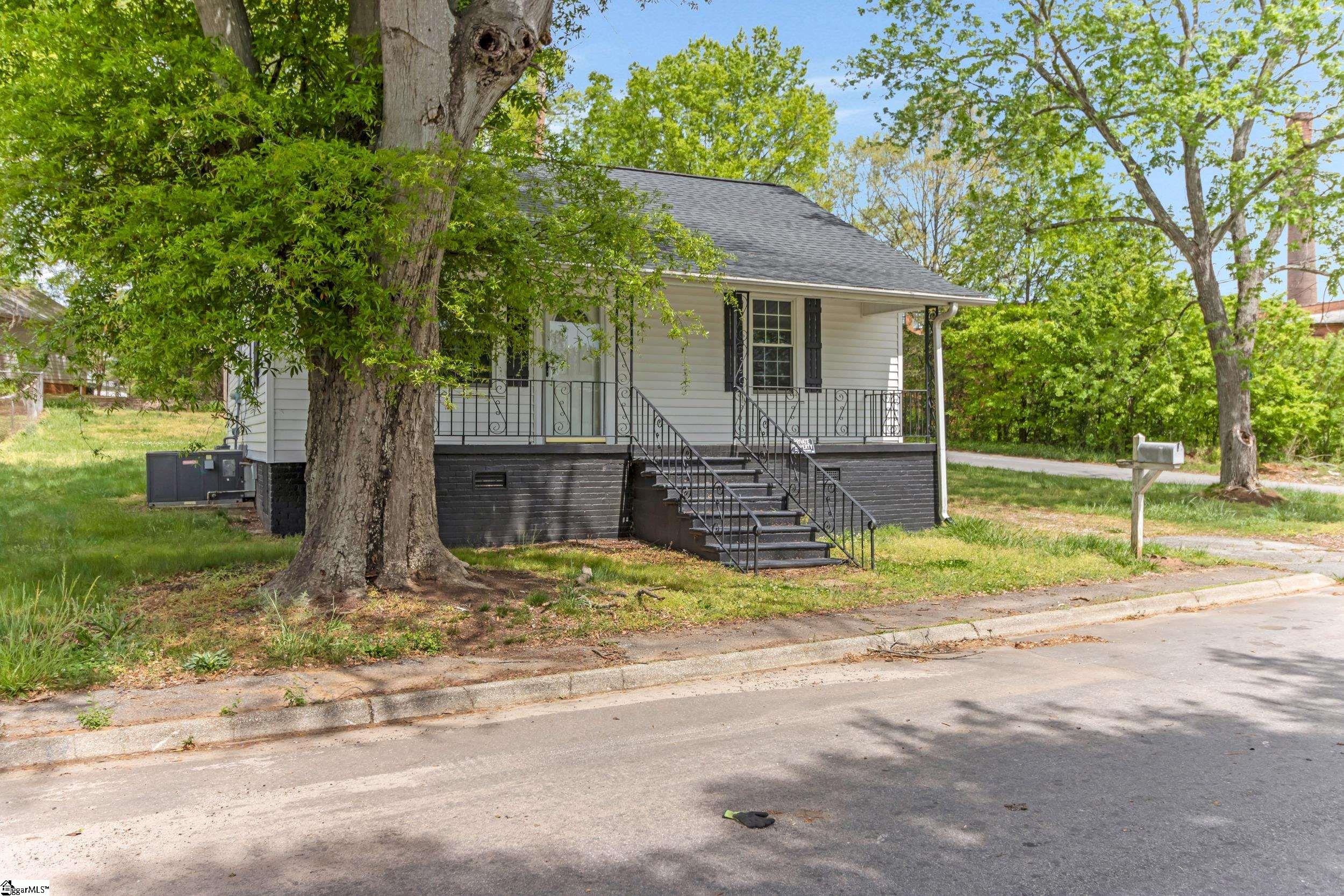 30 Baldwin Street Greenville, SC 29611 - Photo 2 of 31