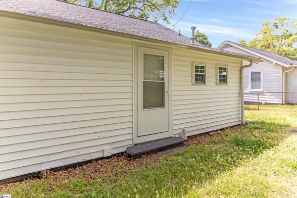 $1,200 | 30 Baldwin Street, Greenville, SC 29611