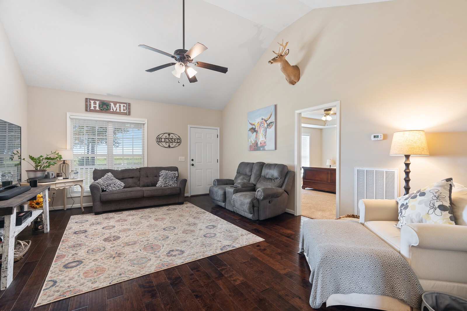 6478 Highway 25 Springfield, TN 37172 - Photo 3 of 30 a living room with furniture and a large window