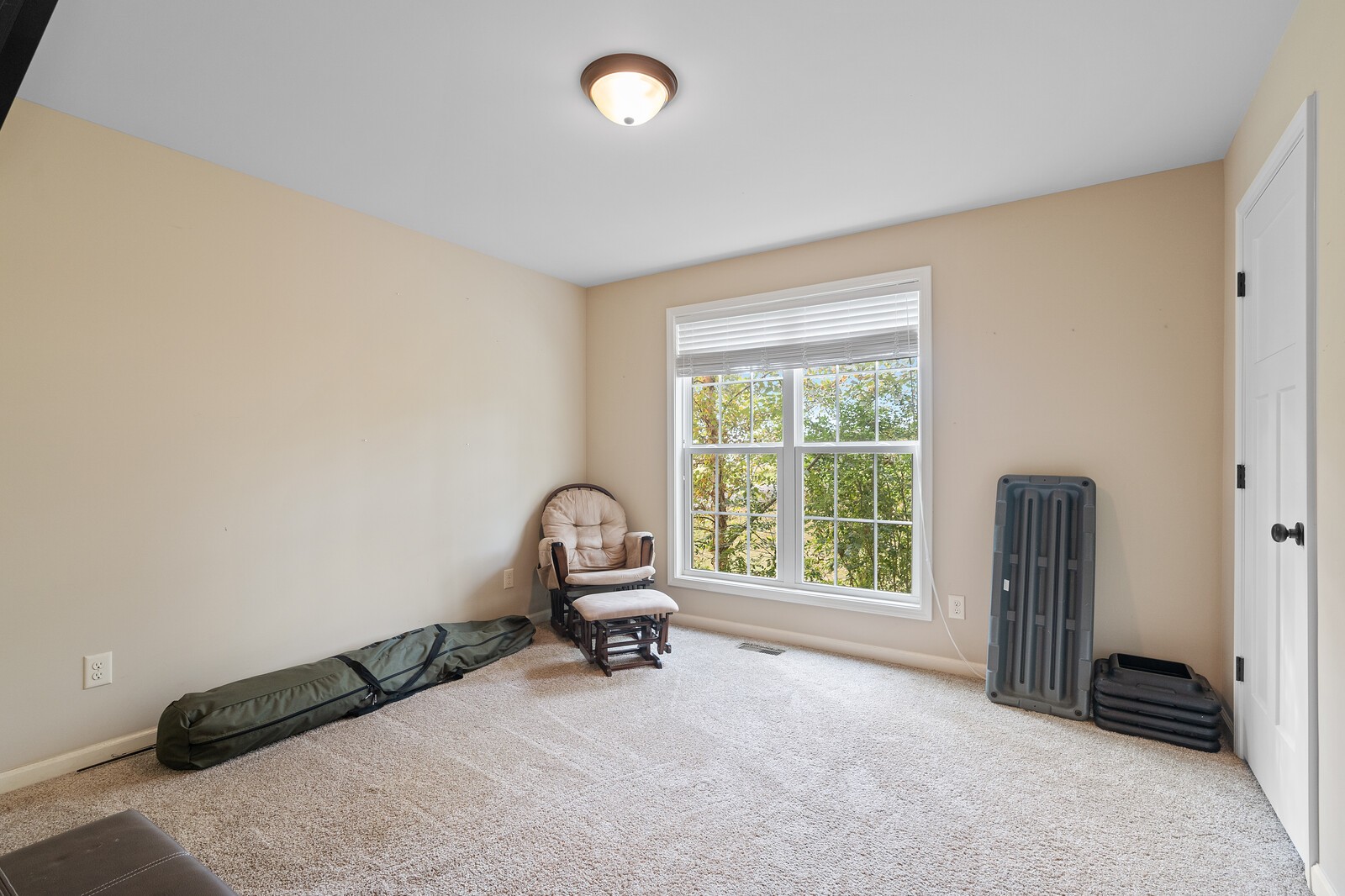 6478 Highway 25 Springfield, TN 37172 - Photo 22 of 30 a view of a room with furniture and a window