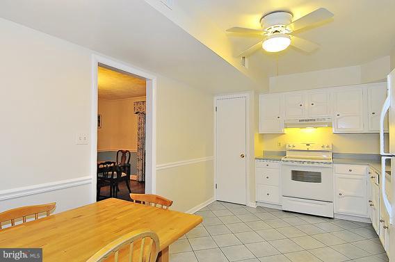 4798 Roundhill Road Ellicott City, MD 21043 - Photo 24 of 30 Kitchen