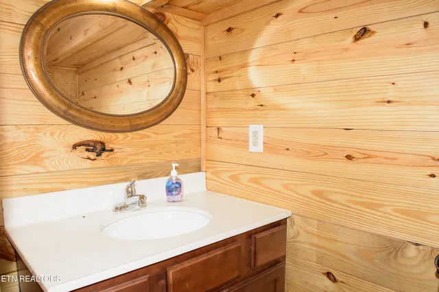 $1,859,000 | 363 Lewis Clabo Road, Gatlinburg, TN 37738