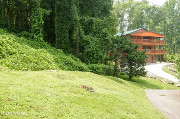 $1,859,000 | 363 Lewis Clabo Road, Gatlinburg, TN 37738