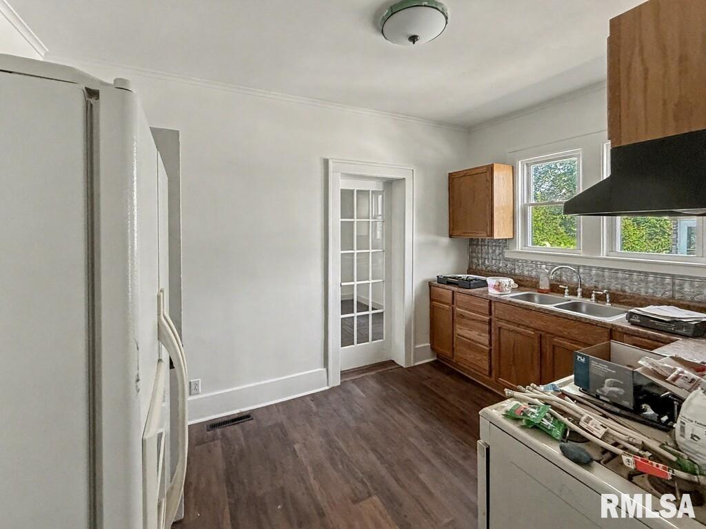 115 McCann Street Benton, IL 62812 - Photo 3 of 20