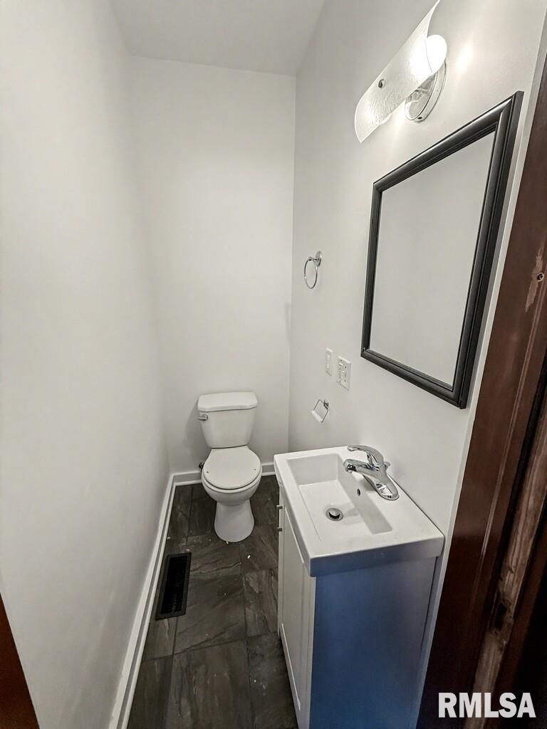 115 McCann Street Benton, IL 62812 - Photo 8 of 20