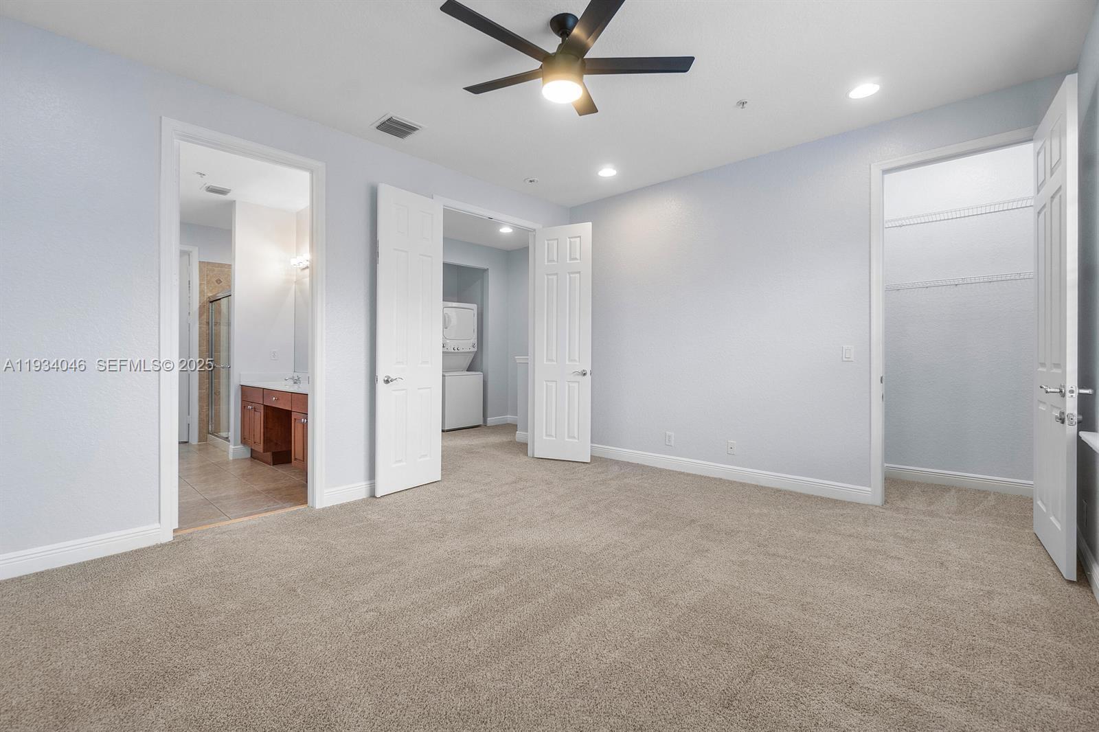 888 University Boulevard Jupiter, FL 33458 - Photo 34 of 41 an empty room with fan and a ceiling fan