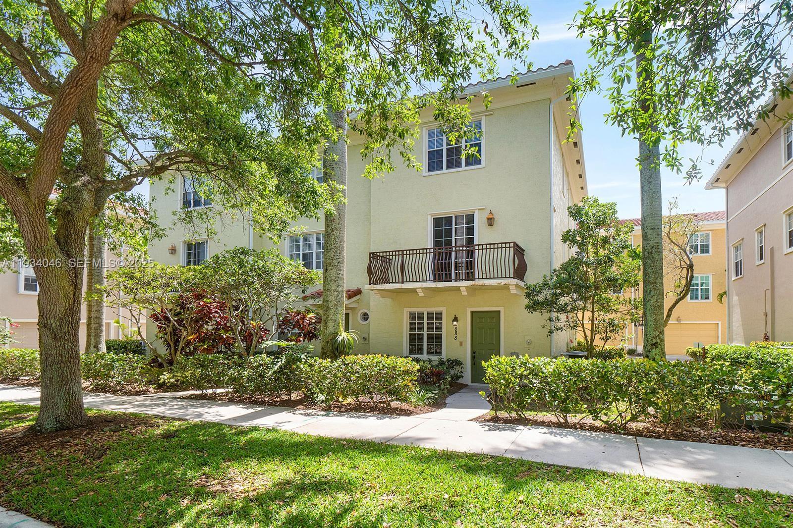 888 University Boulevard Jupiter, FL 33458 - Photo 37 of 41 front view of a house with a yard