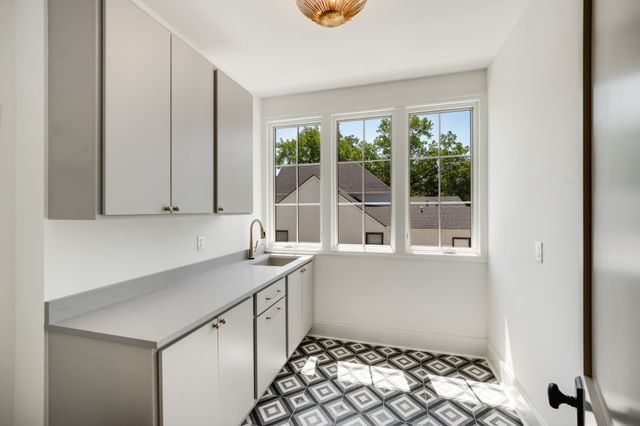 $5,300,000 | 2811 Tyne Boulevard, Nashville, TN 37215