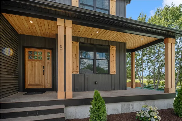 $1,299,900 | 5 Braeburn Circle, Cranston, RI 02921