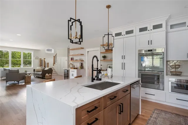 $1,299,900 | 5 Braeburn Circle, Cranston, RI 02921