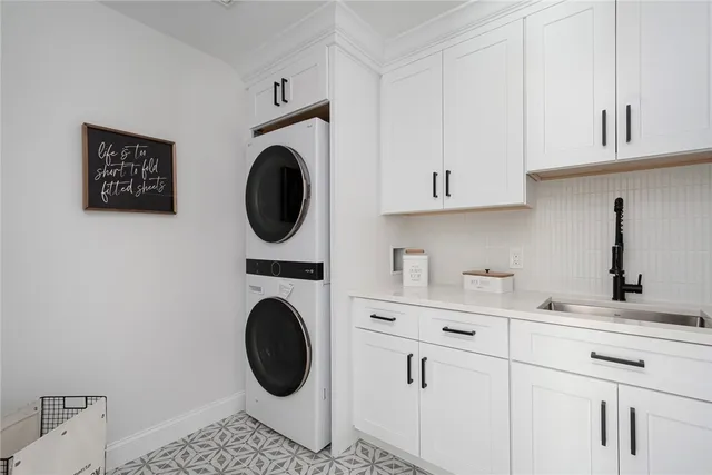 $1,299,900 | 5 Braeburn Circle, Cranston, RI 02921