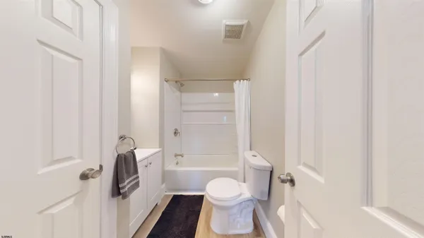 $2,200 | 251 7th Street South, Unit 2, Brigantine, NJ 08203