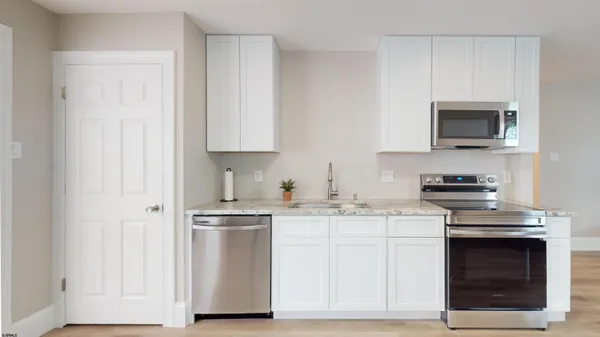 $2,200 | 251 7th Street South, Unit 2, Brigantine, NJ 08203