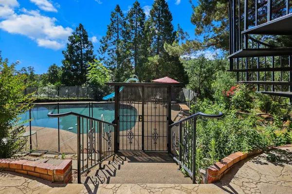 $609,000 | 3330 Scenic Drive, Redding, CA 96001