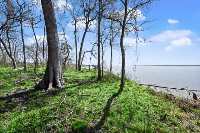 $2,000,000 | 2405 Barrett's Landing Road, Trinity, TX 75862