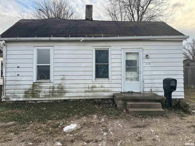 $12,500 | 219 5th Street, Lincoln, IL 62656