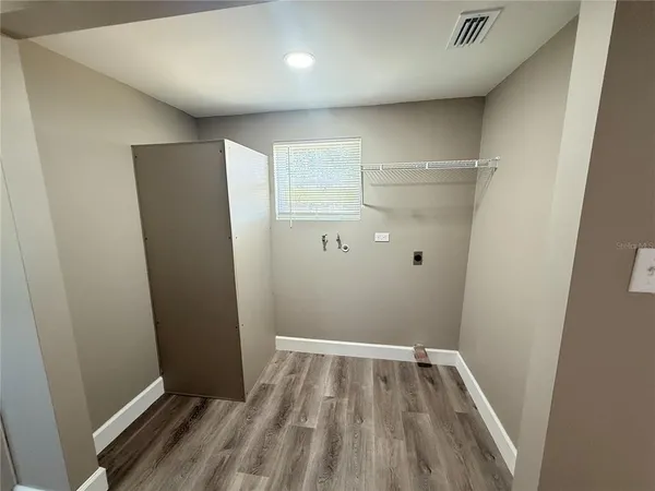 a view of utility room