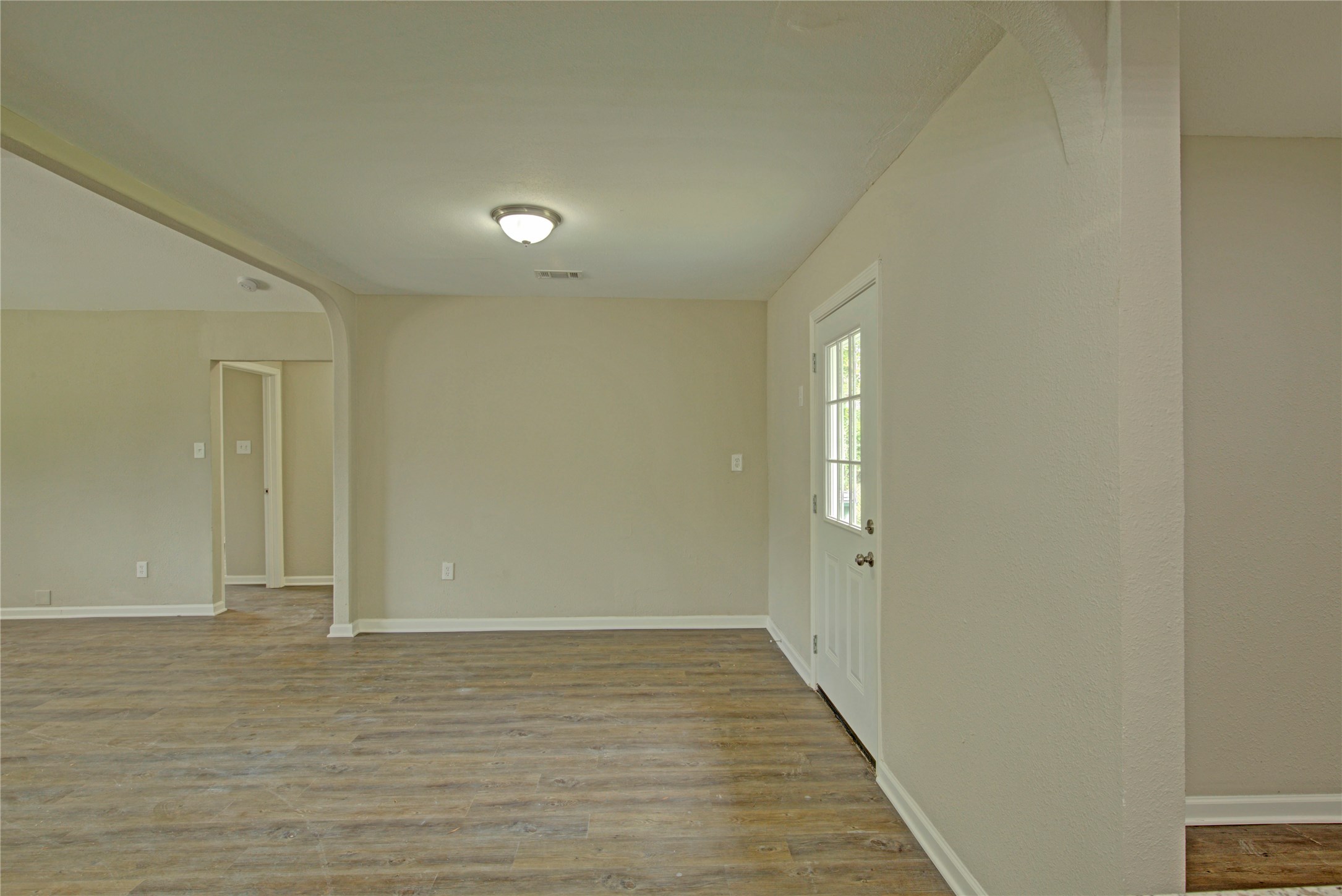 5406 Bataan Road Houston, TX 77033 - Photo 9 of 28 Front entry