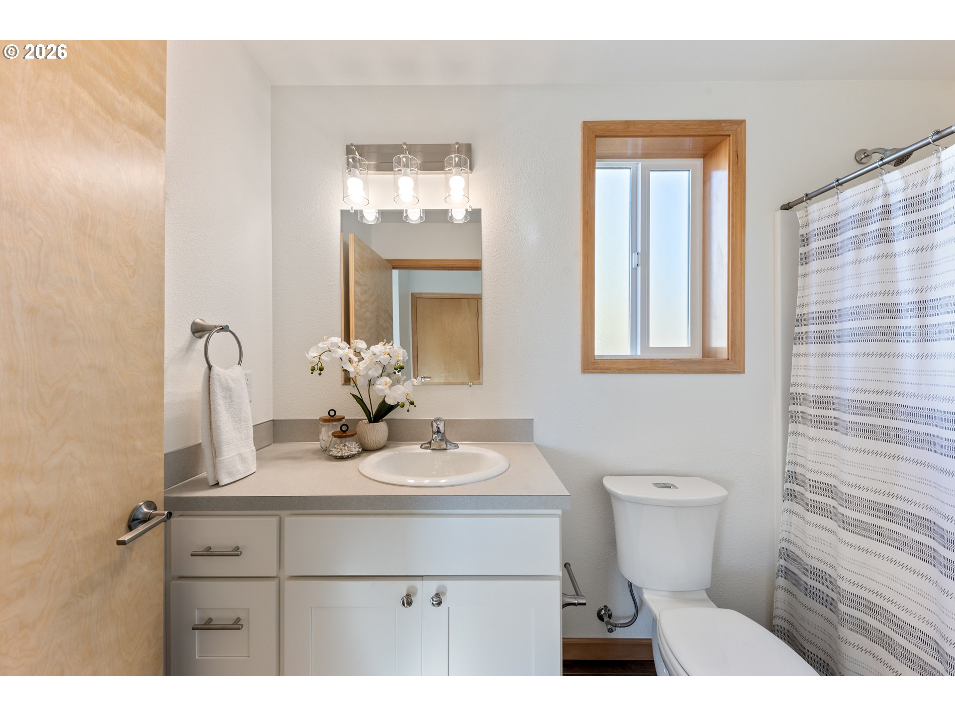 749 ST Charles Street Eugene, OR 97402 - Photo 24 of 37 a bathroom with a sink toilet and mirror