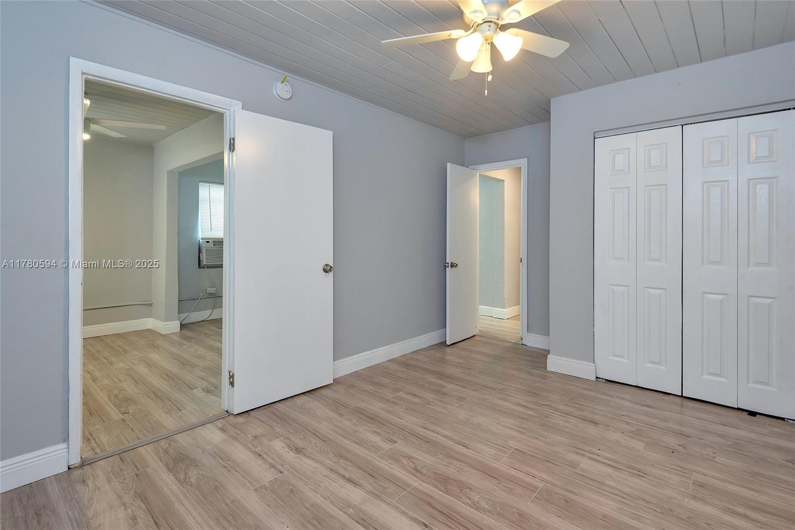 712 Division Avenue West Palm Beach, FL 33401 - Photo 29 of 37 wooden floor in an empty room with a mirror