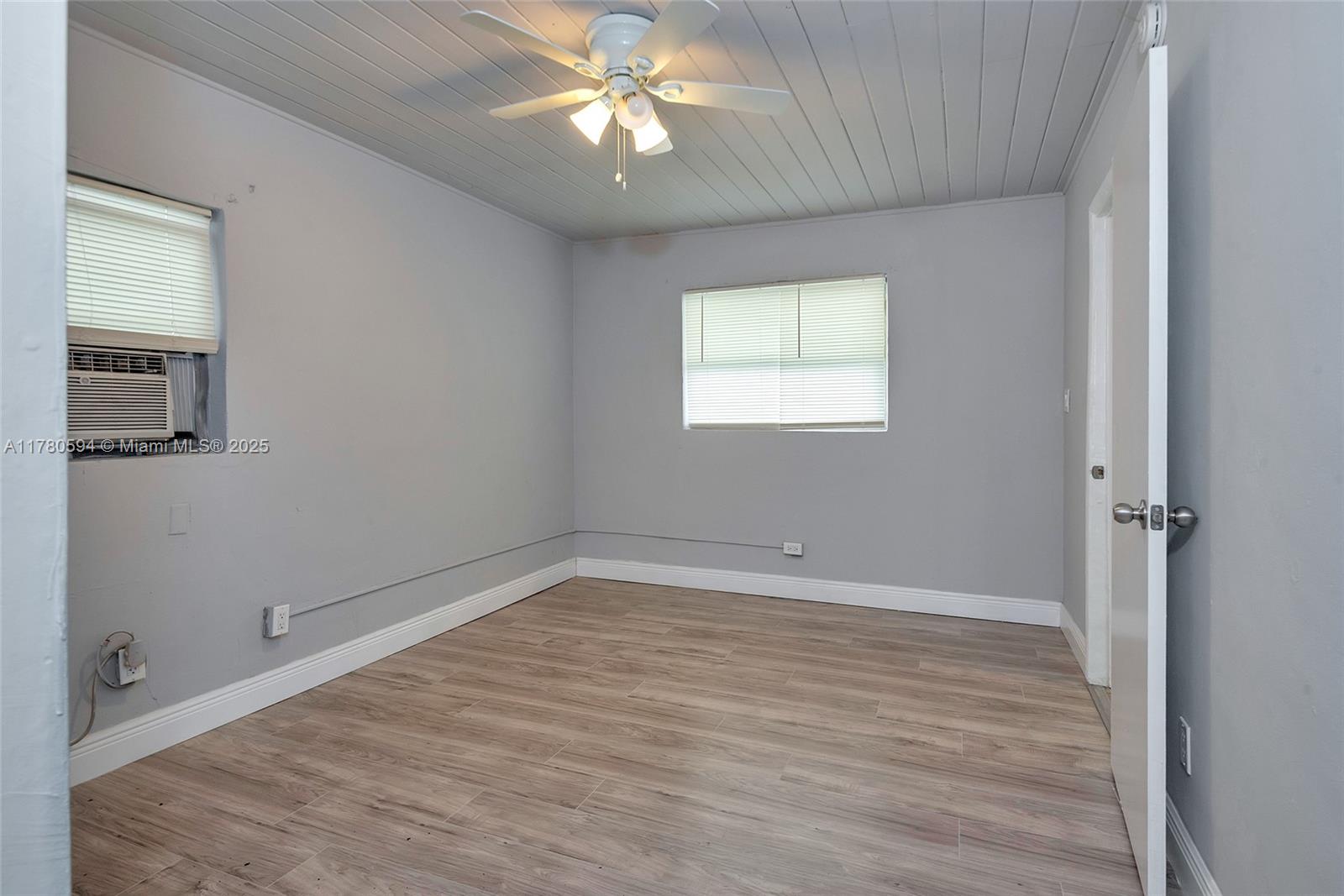 712 Division Avenue West Palm Beach, FL 33401 - Photo 30 of 37 a view of an empty room with a window