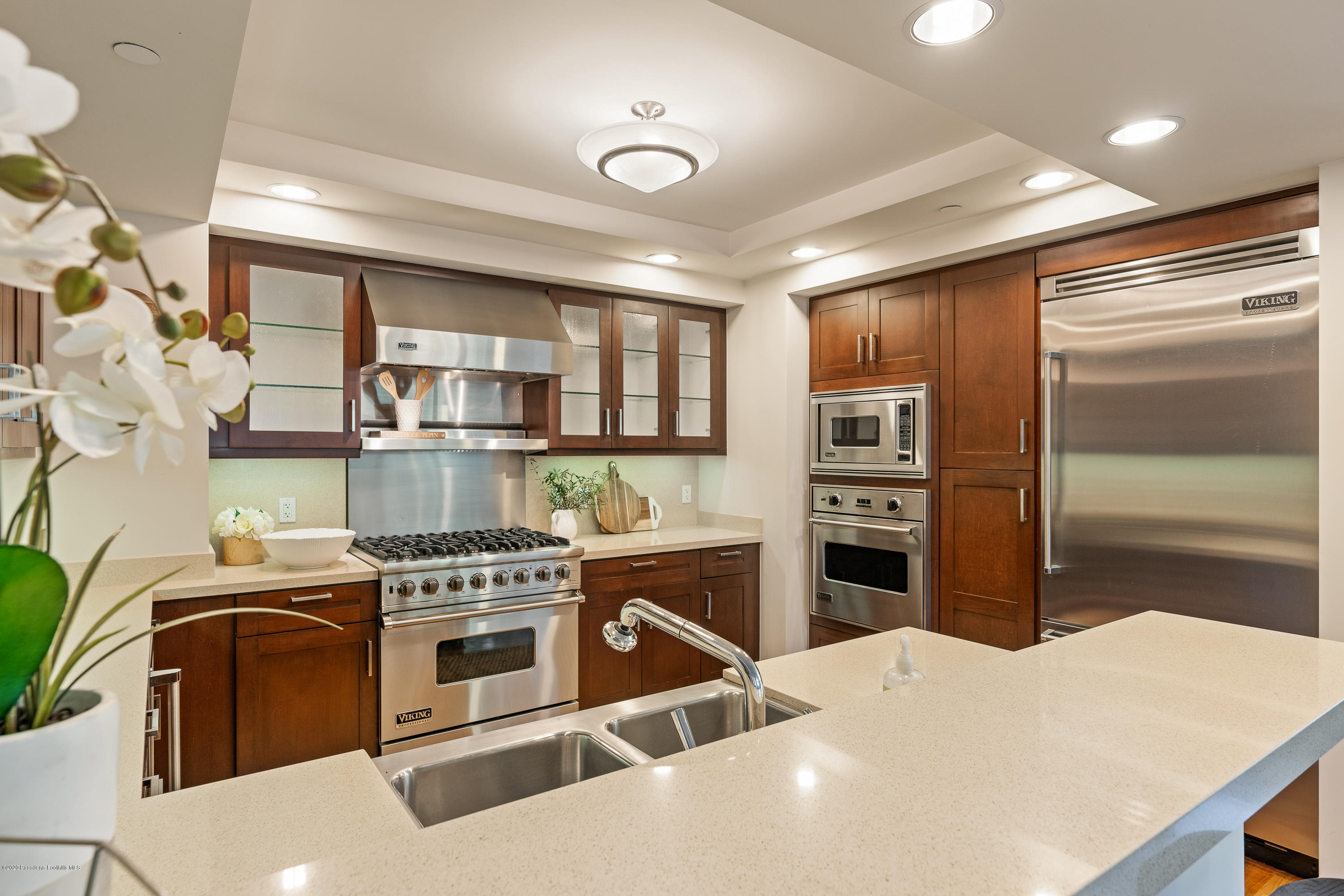 920 Granite Drive, Unit 309 Pasadena, CA 91101 - Photo 12 of 40 a kitchen with a stove a refrigerator and a stove