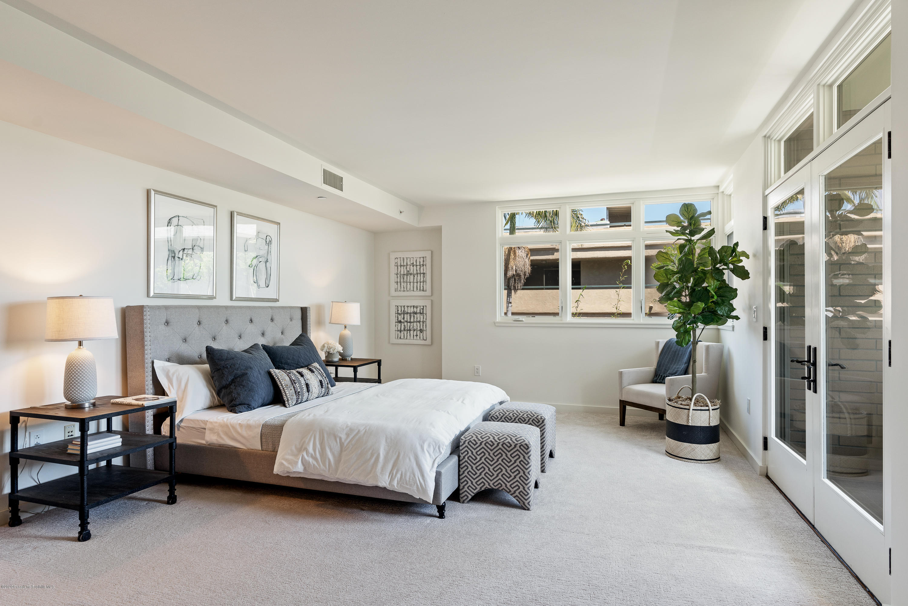 920 Granite Drive, Unit 309 Pasadena, CA 91101 - Photo 22 of 40 a bedroom with a bed and a couch