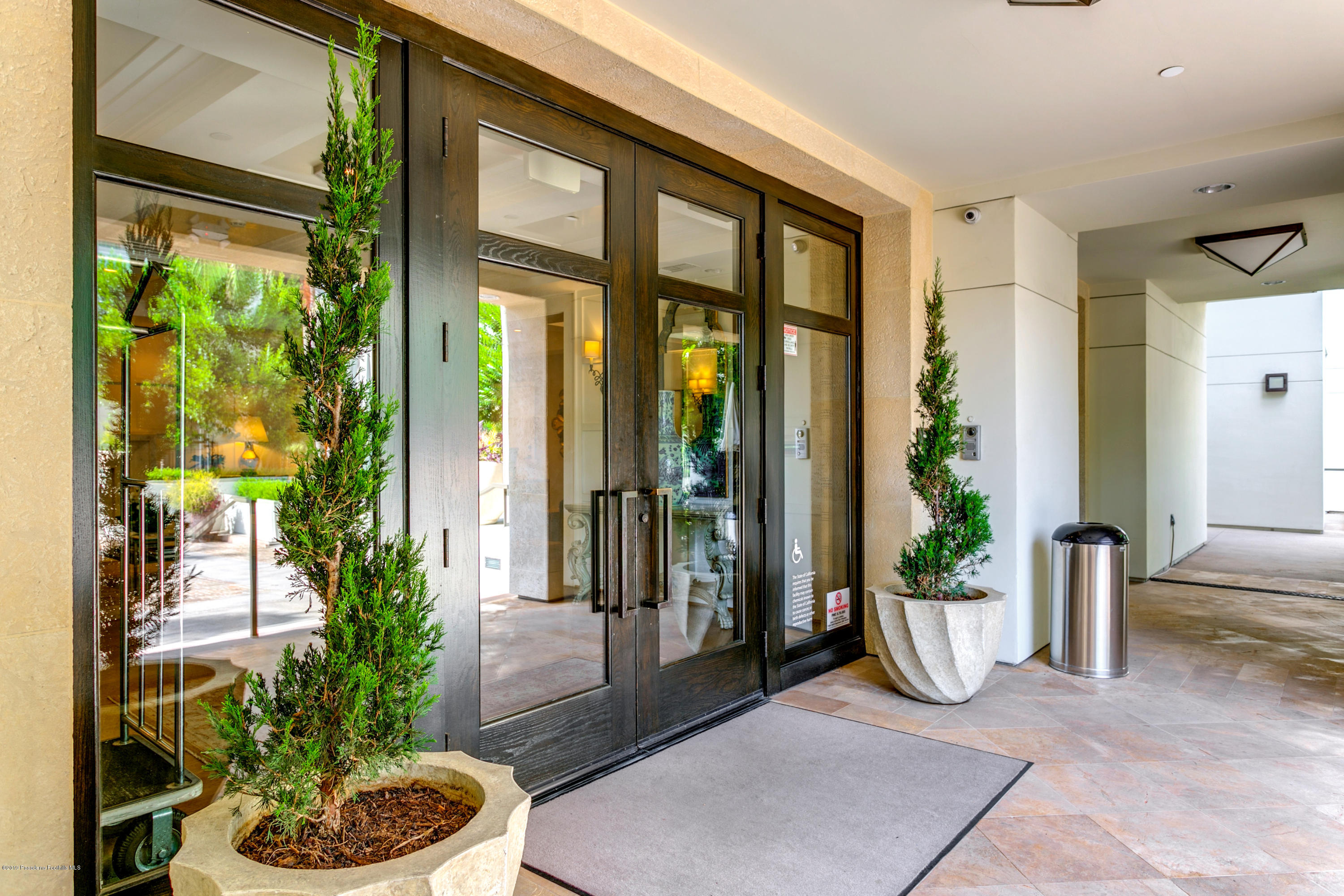 920 Granite Drive, Unit 309 Pasadena, CA 91101 - Photo 27 of 40 a living room with furniture and a potted plant