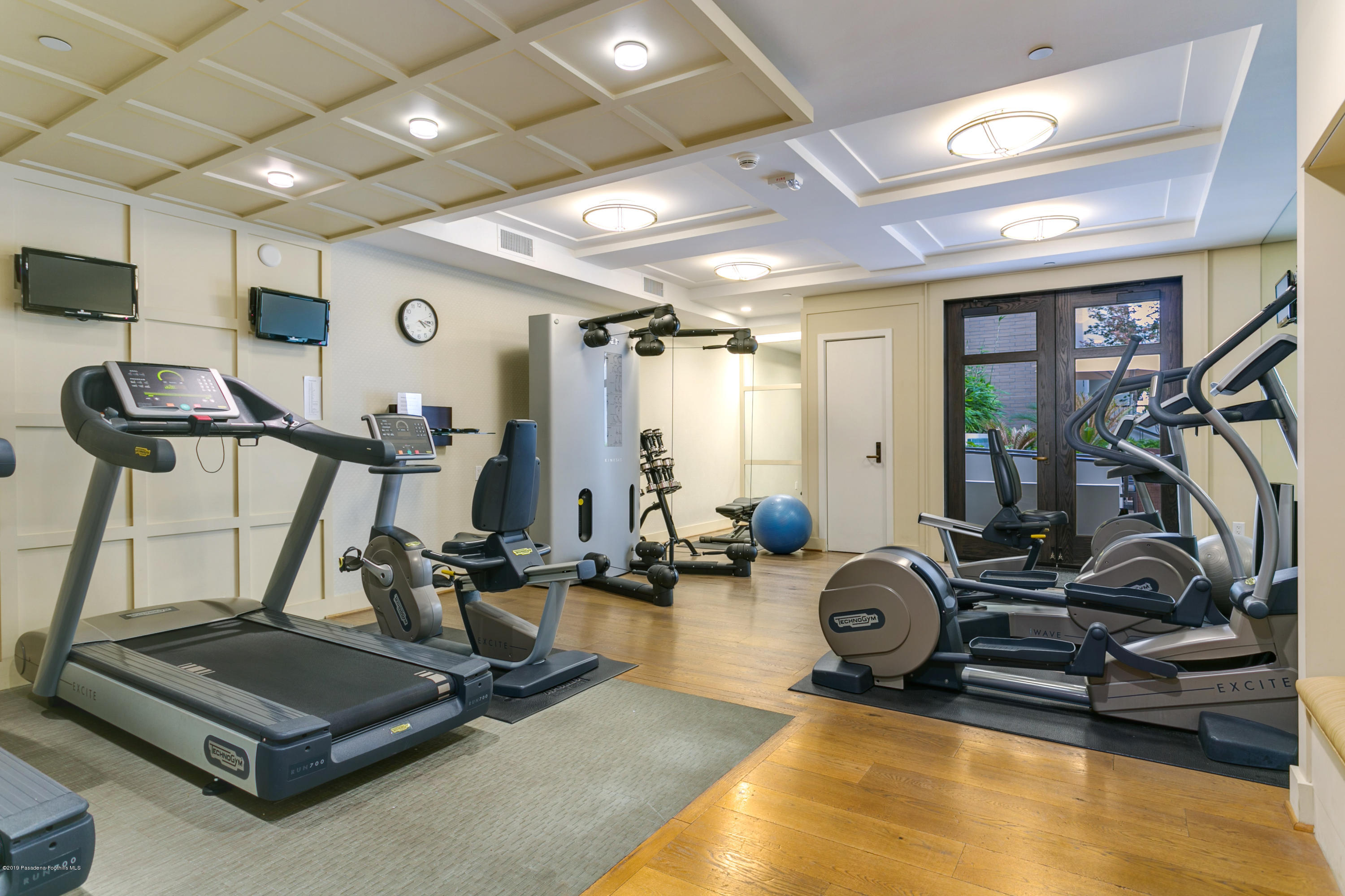 920 Granite Drive, Unit 309 Pasadena, CA 91101 - Photo 29 of 40 a room with gym equipment and mirror