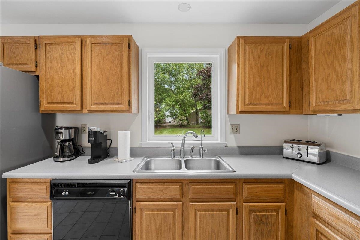 240 Sandown Road Chester, NH 03036 - Photo 9 of 41