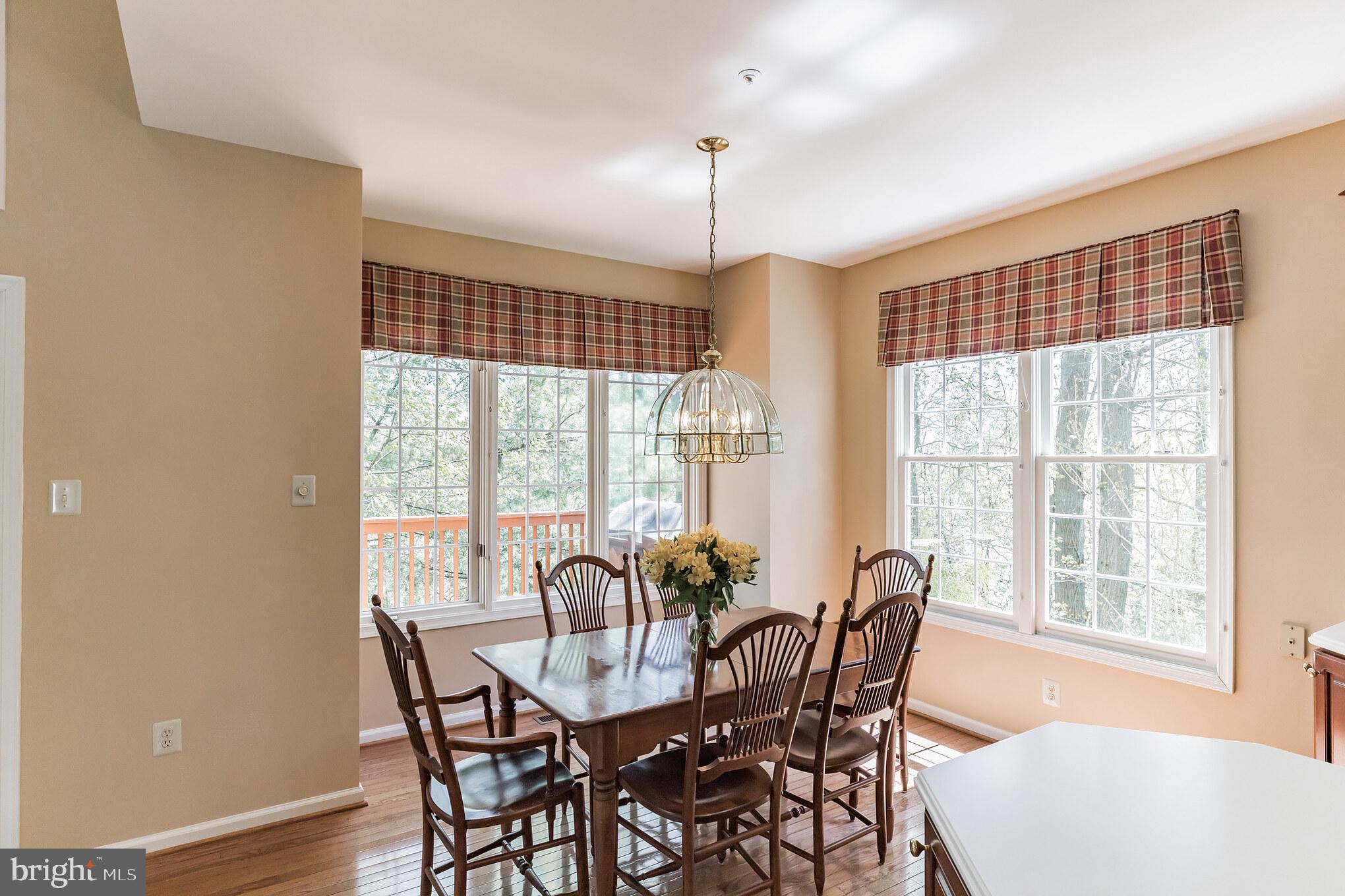 40 Ridgeview Road Newtown Square, PA 19073 - Photo 10 of 38 Breakfast Area with corner windows
