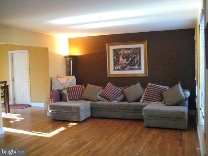 7906 Woodyard Road Clinton, MD 20735 - Photo 3 of 21 Sun-filled Living Room