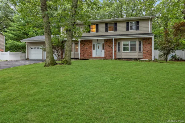 $839,000 | 8 Julia Circle, East Setauket, NY 11733