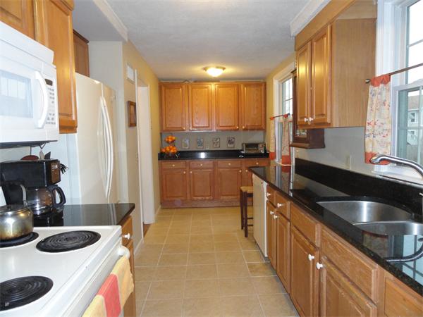 46 Pomeroy Lane Amherst, MA 01002 - Photo 11 of 29 Gallery Image 11