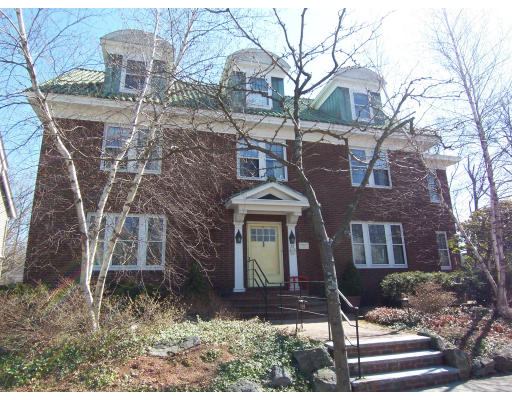 28 Monadnock Road Worcester, MA 01609 - Photo 1 of 15 Gallery Image 1