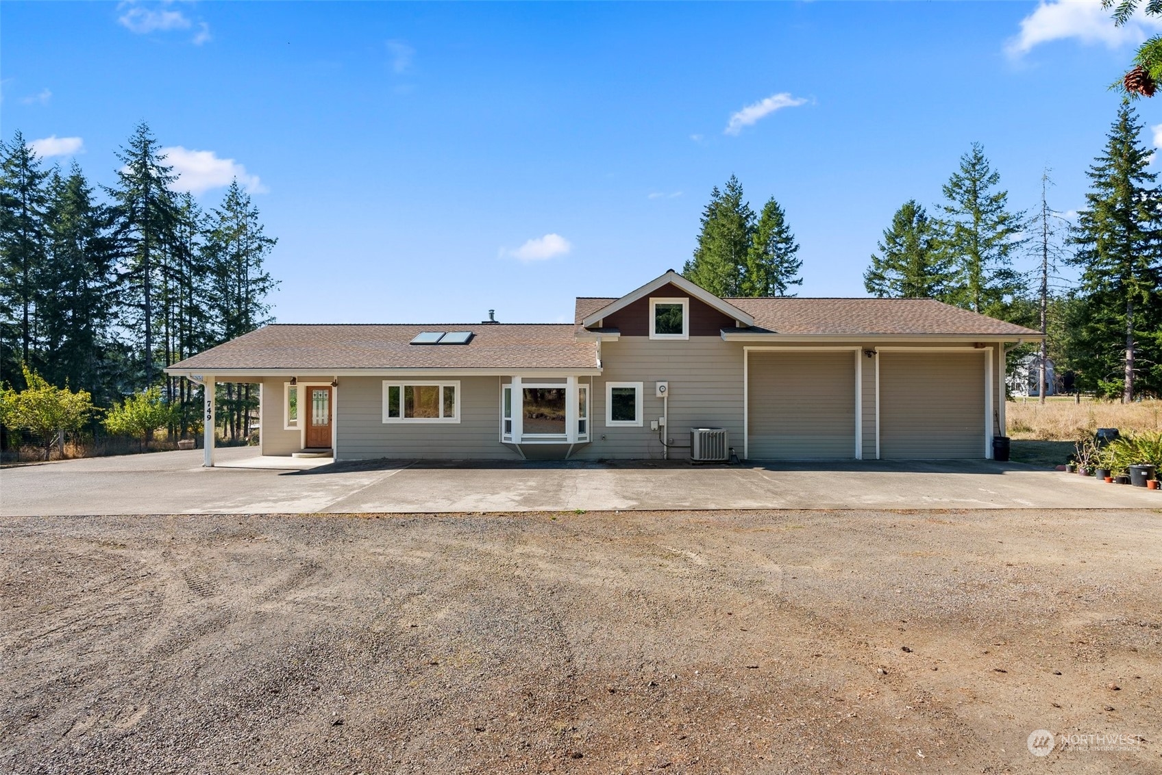 749 Logan Hill Road Chehalis, WA 98532 - Photo 35 of 36 a front view of a house with a garden