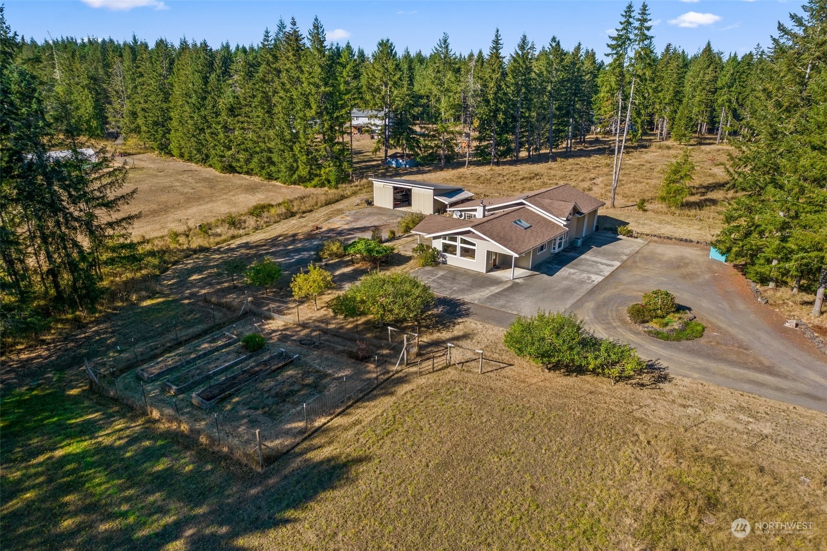 749 Logan Hill Road Chehalis, WA 98532 - Photo 6 of 36 a view of a street with a yard